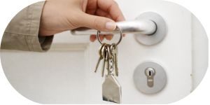 Opiekun ignorujący psa przed wyjściem z domu